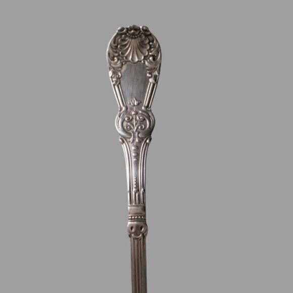 Antique WM Rogers Kings Medallion Pattern Gravy Ladle Sauce Spoon Silver Plate - Picture 4 of 9